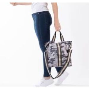 NWT Haute Shore Premium Puffer Crossbody Camp Bag